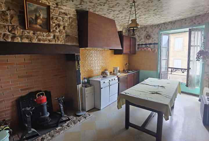 Maison en pierre de 3 chambres à vendre près de Dussac