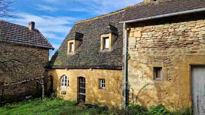 2 bed stone house for sale near Dordogne and Lot