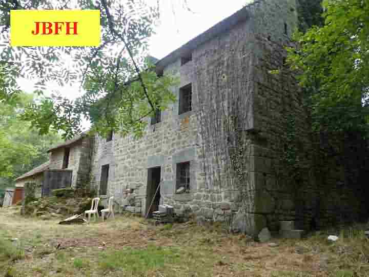 Stone barn to renovate near Farges