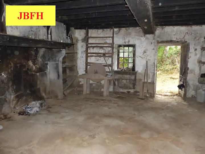 Stone barn to renovate near Farges