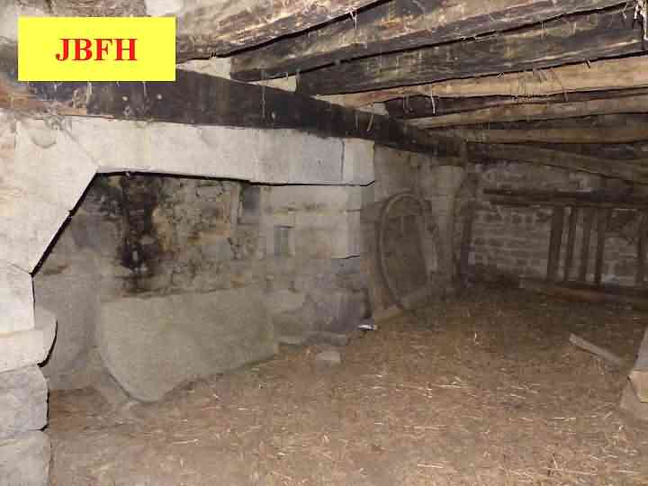 Stone barn to renovate near Farges