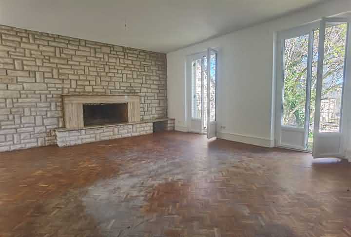 Maison en pierre de 5 chambres à vendre près de Dussac