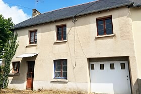 Stone house to renovate near Taupont