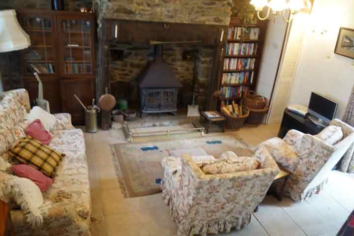 2 bed stone house for sale near Keraden