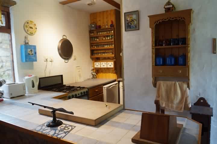 2 bed stone house for sale near Keraden