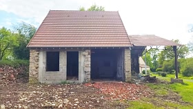 Stone farmhouse to renovate near Glénic