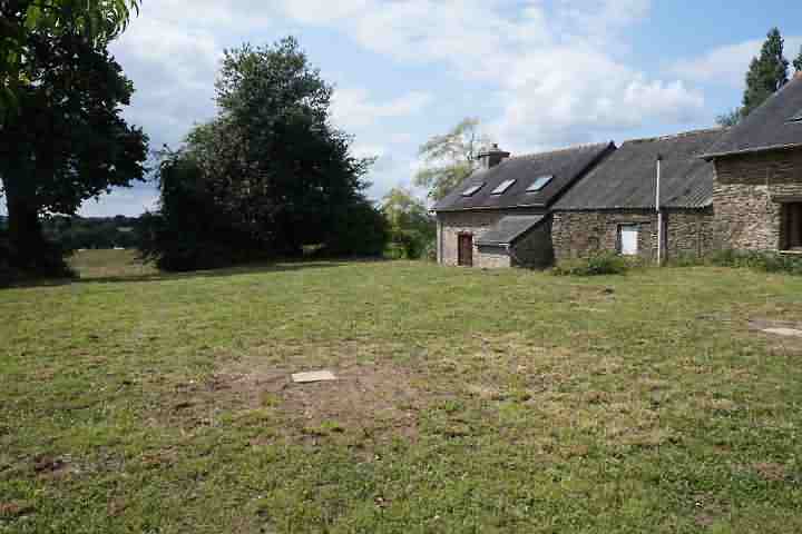4 bed stone house for sale near Keraden