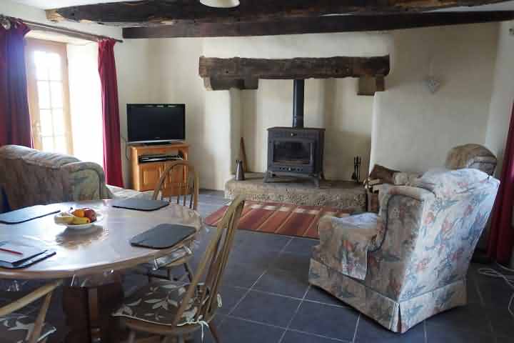 4 bed stone house for sale near Keraden