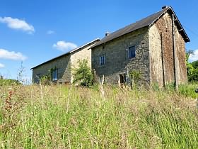 Stone barn to renovate near Bujaleuf