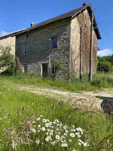 Stone barn to renovate near Bujaleuf