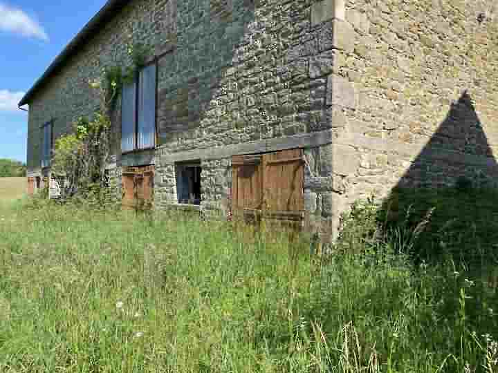 Stone barn to renovate near Bujaleuf