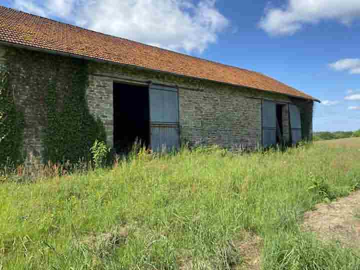 Stone barn to renovate near Bujaleuf