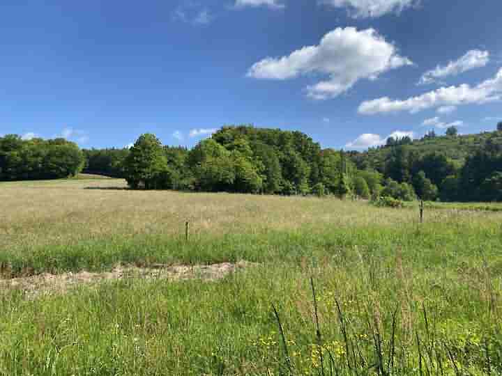 Stone barn to renovate near Bujaleuf