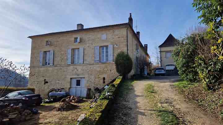 12 bed stone house for sale near Dordogne and Lot