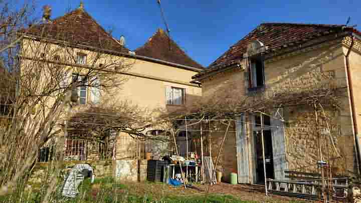 12 bed stone house for sale near Dordogne and Lot