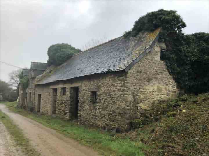 Stone barn to renovate near Keraden