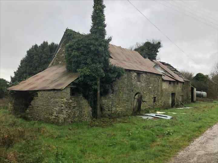 Stone barn to renovate near Keraden