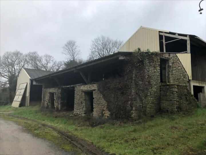Stone barn to renovate near Keraden