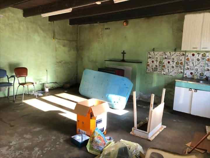 Stone house to renovate near Keraden