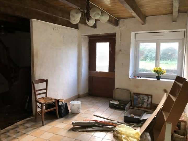 Stone house to renovate near Keraden