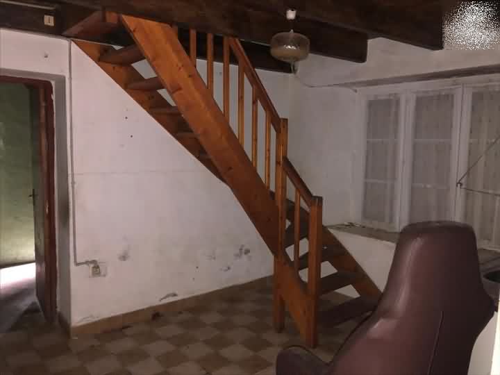 Stone house to renovate near Keraden