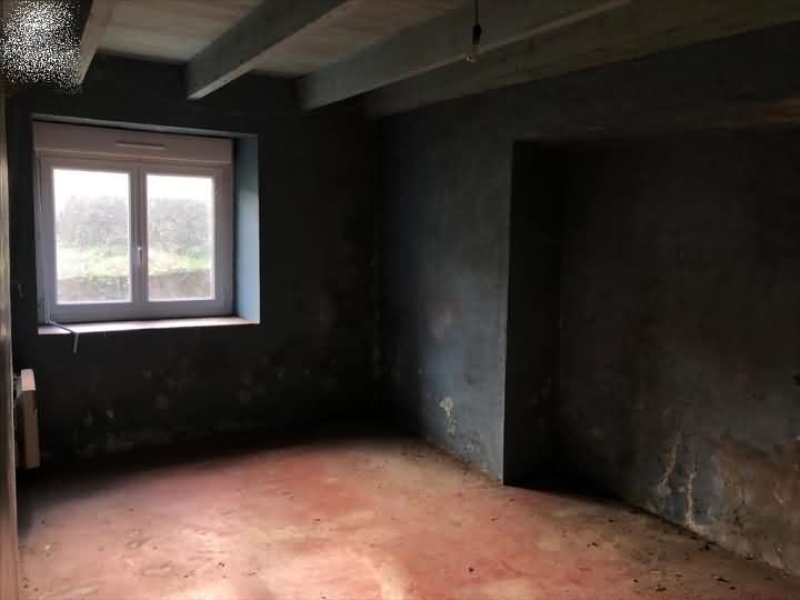 Stone house to renovate near Keraden