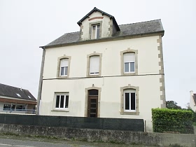 3 bed stone house for sale near Keraden