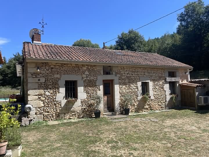 2 bed stone farmhouse for sale near Dordogne and Lot
