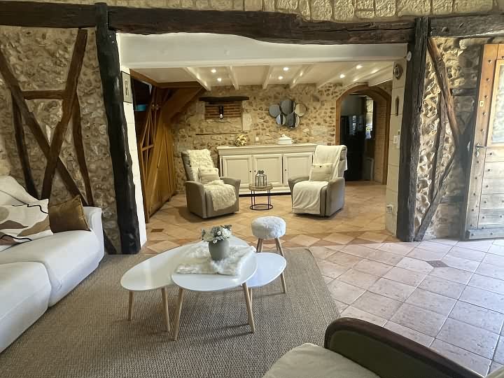 2 bed stone farmhouse for sale near Dordogne and Lot