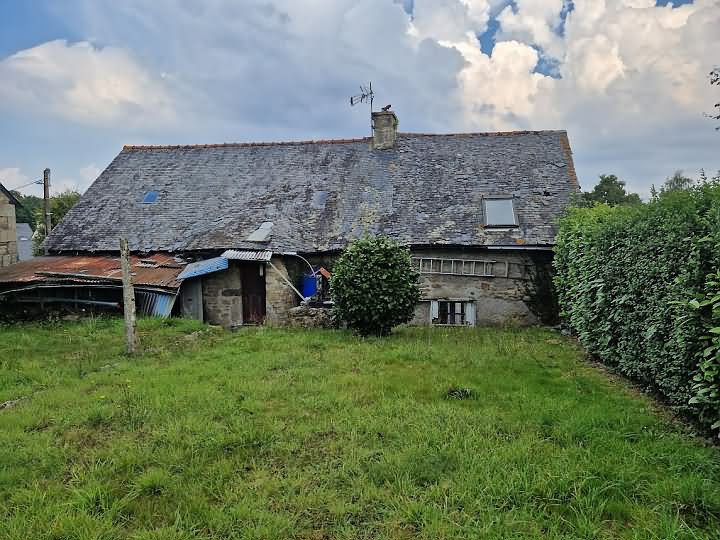 Maison en pierre d'une chambre à vendre près de Le Sourn