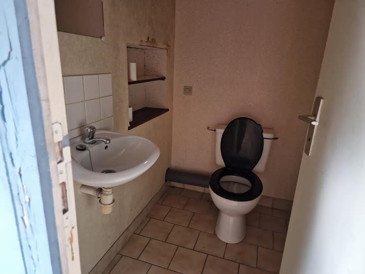 Maison en pierre d'une chambre à vendre près de Le Sourn