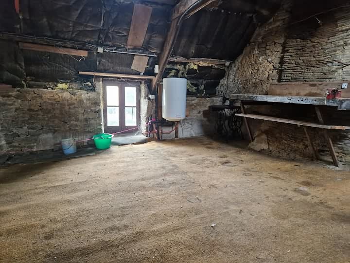 Maison en pierre d'une chambre à vendre près de Le Sourn