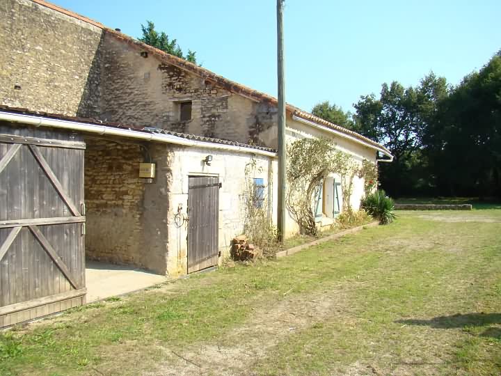 2 bed stone house for sale near Chez Vécant
