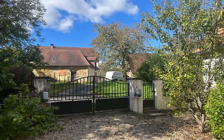 Maison en pierre de 3 chambres à vendre près de Dussac