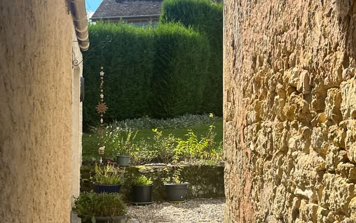 Maison en pierre de 3 chambres à vendre près de Dussac