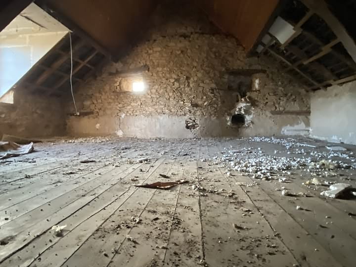 Stone house to renovate near Affieux