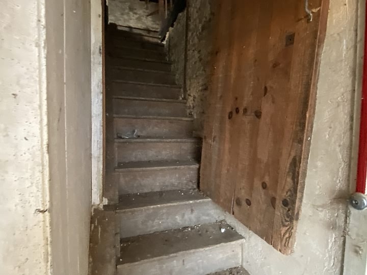 Stone house to renovate near Affieux