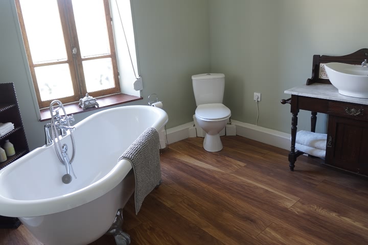 4 bed stone house for sale near Keraden