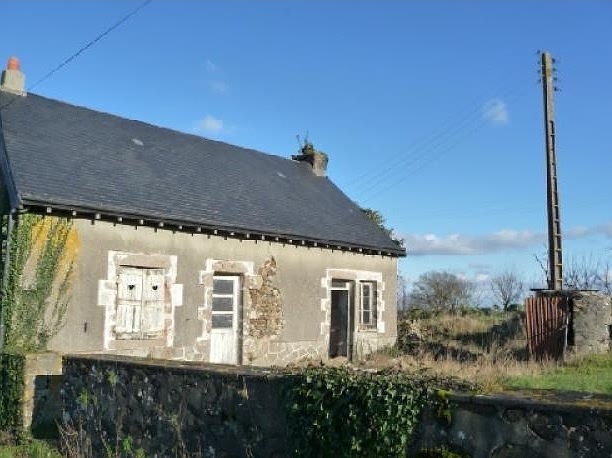 Stone house to renovate near Averton