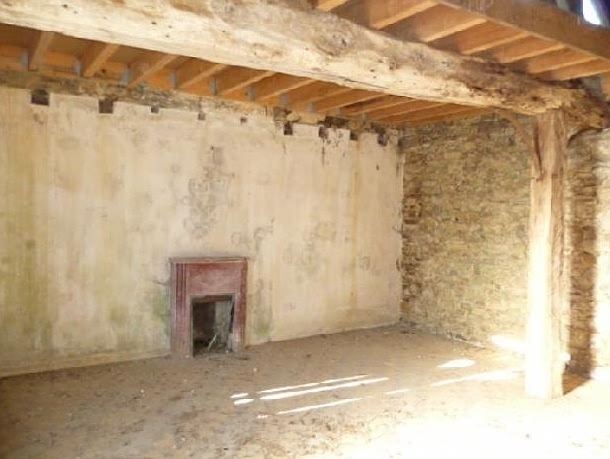 Stone house to renovate near Averton