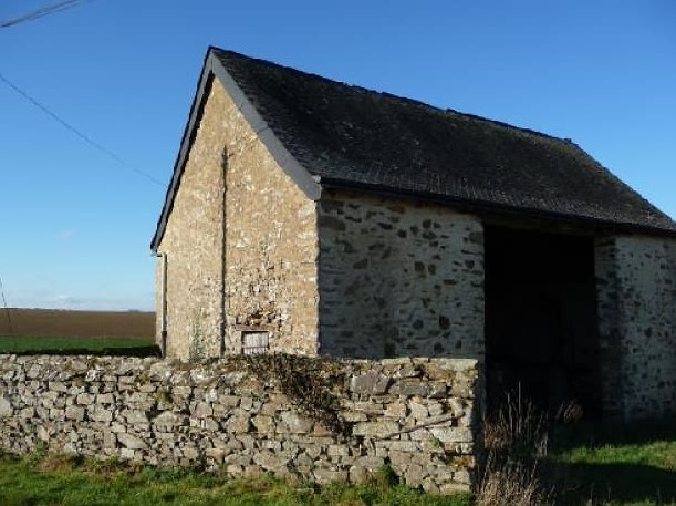 Stone house to renovate near Averton