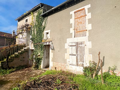 Stone barn to renovate near Monas