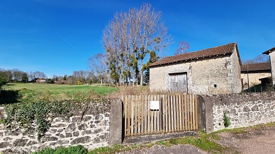 Stone barn to renovate near Goulat