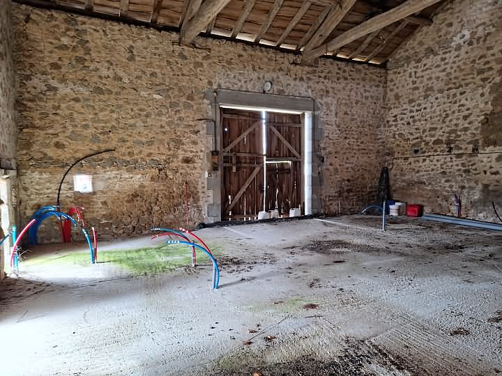 Stone barn to renovate near Goulat