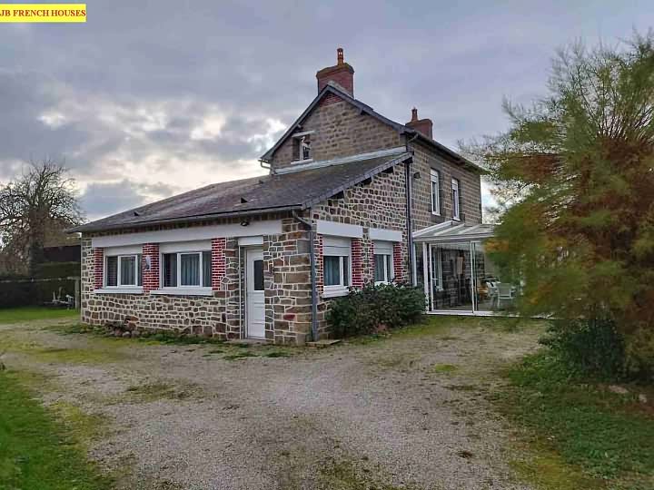 2 bed stone house for sale near Banvou