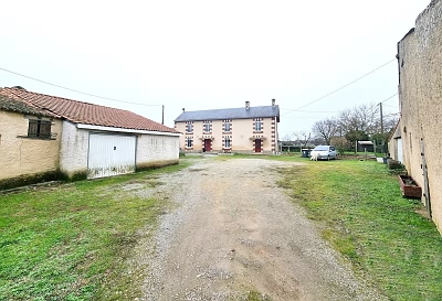 5 bed stone house for sale near Viennay