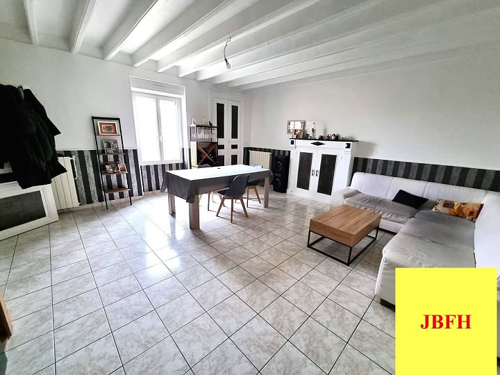 5 bed stone house for sale near Viennay