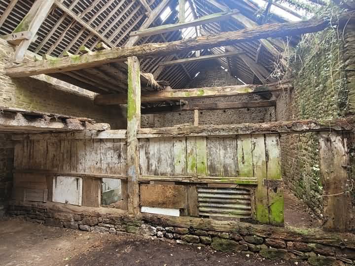 Stone house to renovate near Burcy
