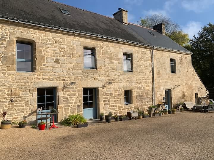 Maison en pierre de 3 chambres à vendre près de Le Sourn