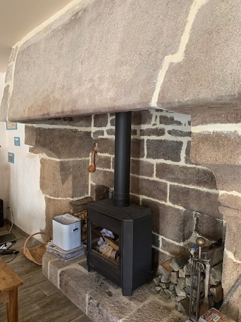 Maison en pierre de 3 chambres à vendre près de Le Sourn